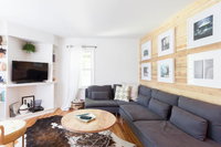 4 Bedroom Home in Sylvan Park Accommodation Los Angeles