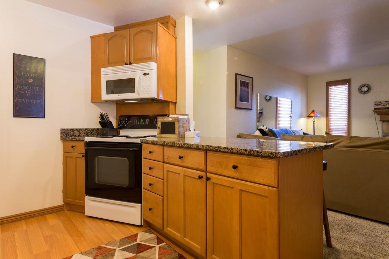 2 Br Across From Park City Canyons Village Views! - thumb 9