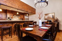 Abode on Doe Pass Accommodation Los Angeles