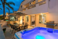 734 - Mission Beach Delight II Three-Bedroom Apartment Accommodation Los Angeles