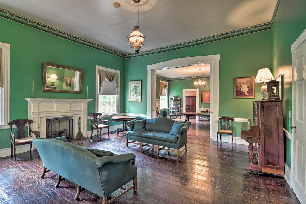 'Desert Plantation' Estate With Pool & 2 Ponds! - thumb 3