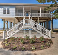 'Sunset View' - Serene Gulf Getaway with Lift - Accommodation Los Angeles