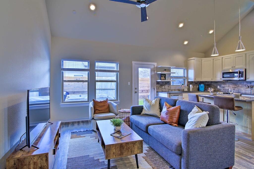 'Tempranillo Haus' With Hot Tub 2 Miles To Downtown! - thumb 1