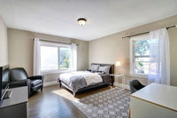 R2P Bay BnB Private Queen Room TV Wifi More Accommodation Los Angeles