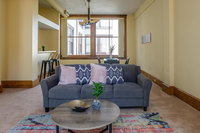 1 BR and 2BR Walkable to Downtown by Frontdesk Accommodation Los Angeles