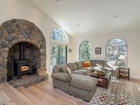 11824 Schussing Way Home Accommodation Los Angeles