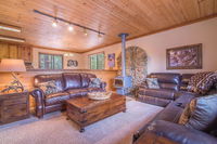 12050 Viking Way  Classic 3 BR / 2 BA Near Tahoe Donner Ski Area Accommodation Los Angeles