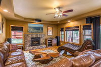 12726 Greenwood Dr House Accommodation Los Angeles