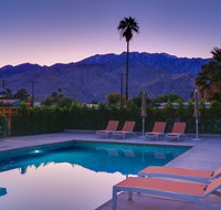 2 Pools So Cool - Accommodation Los Angeles