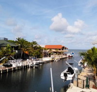 3BR 3BTH Bay Access HotTub Dock Remote Lift - Accommodation Los Angeles