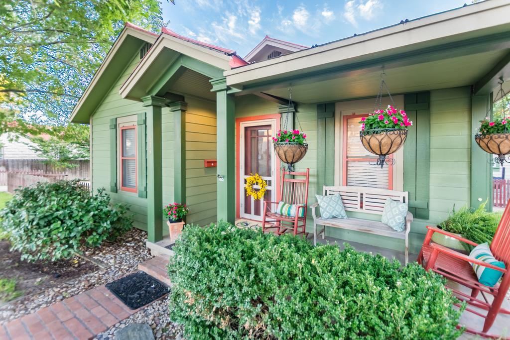 Agape Front Cottage - thumb 2