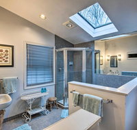 Airy Estate with Pool and Bikes By Beach and Town - Accommodation Los Angeles