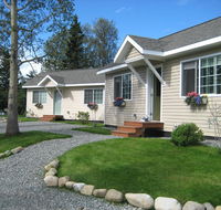 Alaska Garden Gate BB - Accommodation Los Angeles