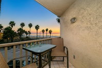 All-Suite Pierside Retreat w/ Ocean-View Balconies condo Accommodation Los Angeles