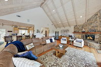 Bearfoot Lodge - Lake-View Escape w/ Private Decks home Accommodation Los Angeles