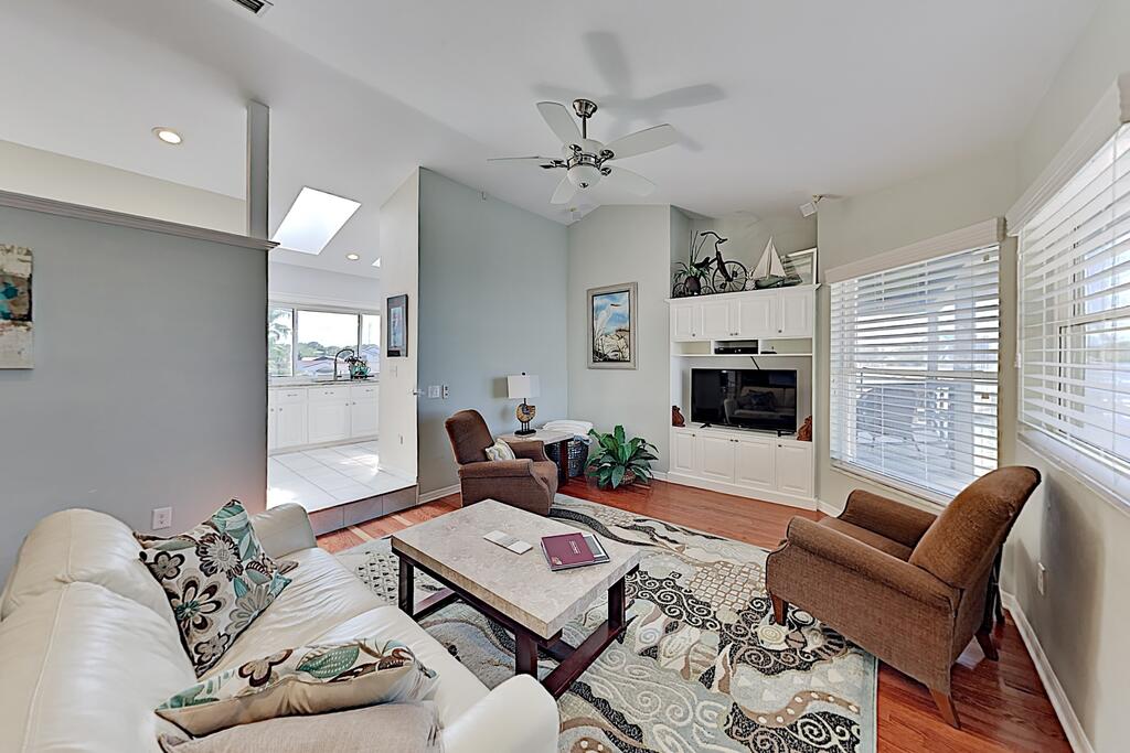 Beautiful River Home W/ Private Pool, Dock & Beach Home - thumb 2