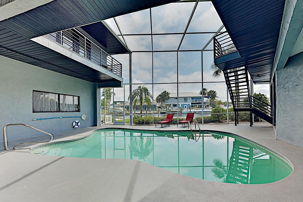 Beautiful River Home W/ Private Pool, Dock & Beach Home - thumb 1