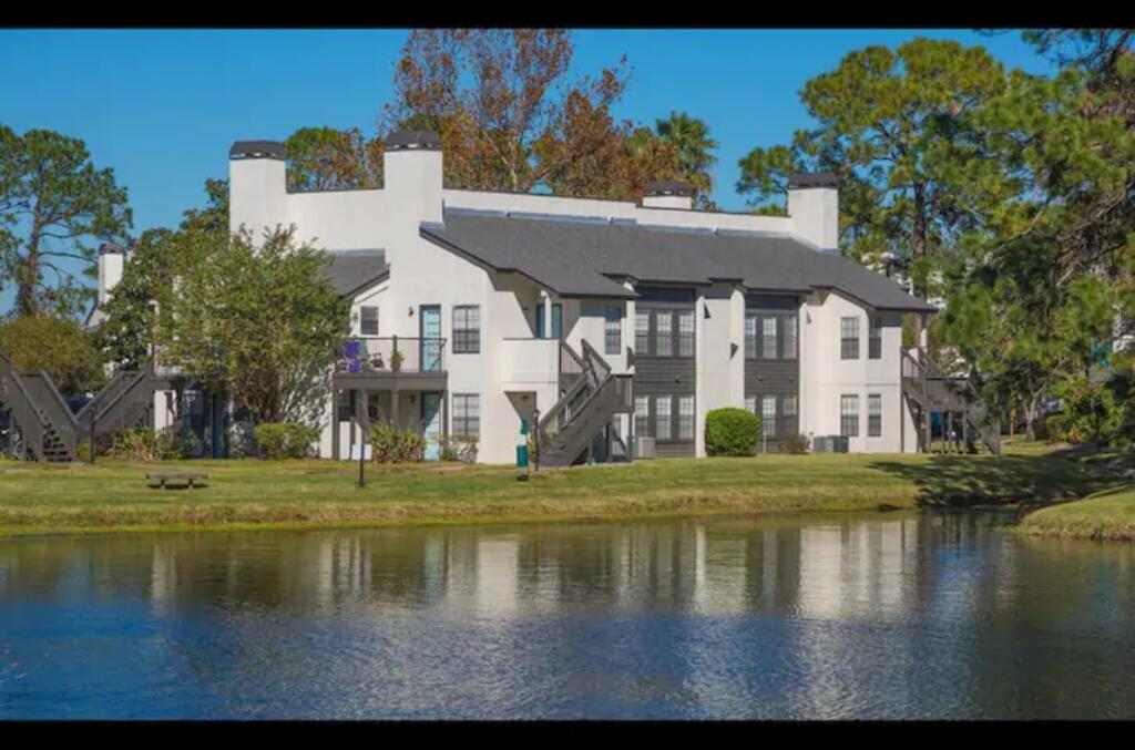 Beautiful Room By The Beach - thumb 2