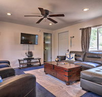 Big 5 Home Base with Fire Pit, 9 Mi to Lone Rock - Accommodation Los Angeles