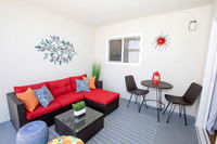Big Balcony - Parking Spot - King Bed - Fast WiFi Accommodation Los Angeles
