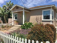 Blocks to beach Cozy cottage w/ courtyard-patio. Accommodation Los Angeles