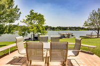 Blue Water Lake House Accommodation Los Angeles