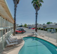 Bridgeway Inn  Suites - Accommodation Los Angeles