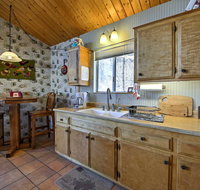 Cabin with Mtn Views  Deck 5 Min To Arrowbear Lake - Accommodation Los Angeles