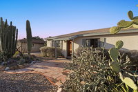 Cactus Garden Cottage 2BR by Casago Accommodation Los Angeles