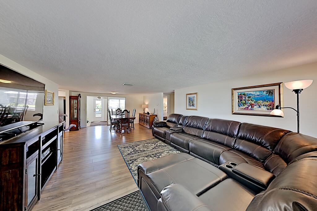 Canal-Front Coastal Home  Boat Dock & 2 Kayaks! Home - thumb 1