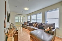 Charming Beach Cottage - Walk to Boardwalk Accommodation Los Angeles