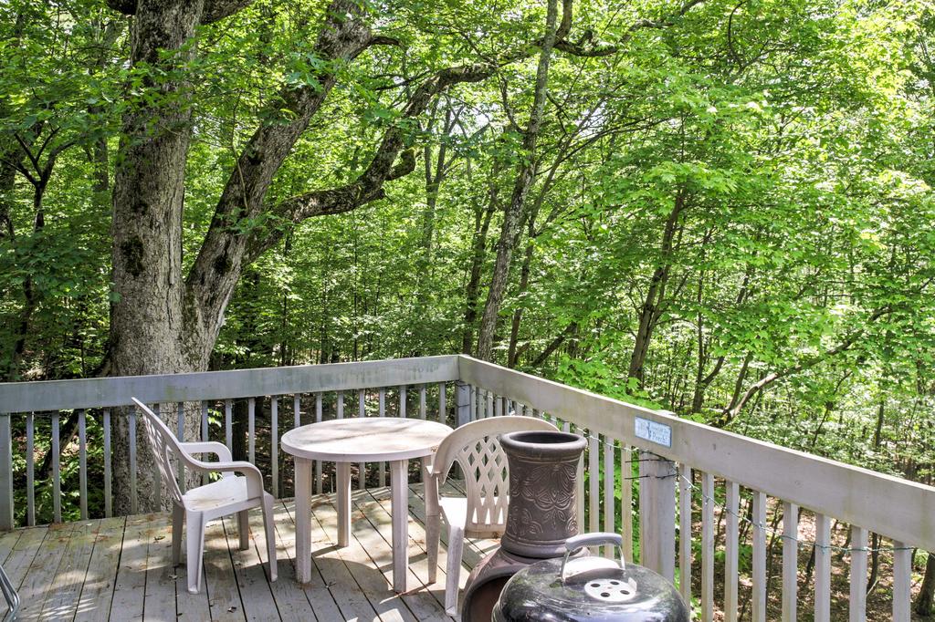 Charming Bushkill Home With Large Deck & Pool Access! - thumb 0