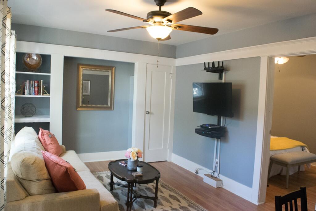 Charming Craftsman Close To Downtown Long Beach Attractions - thumb 0