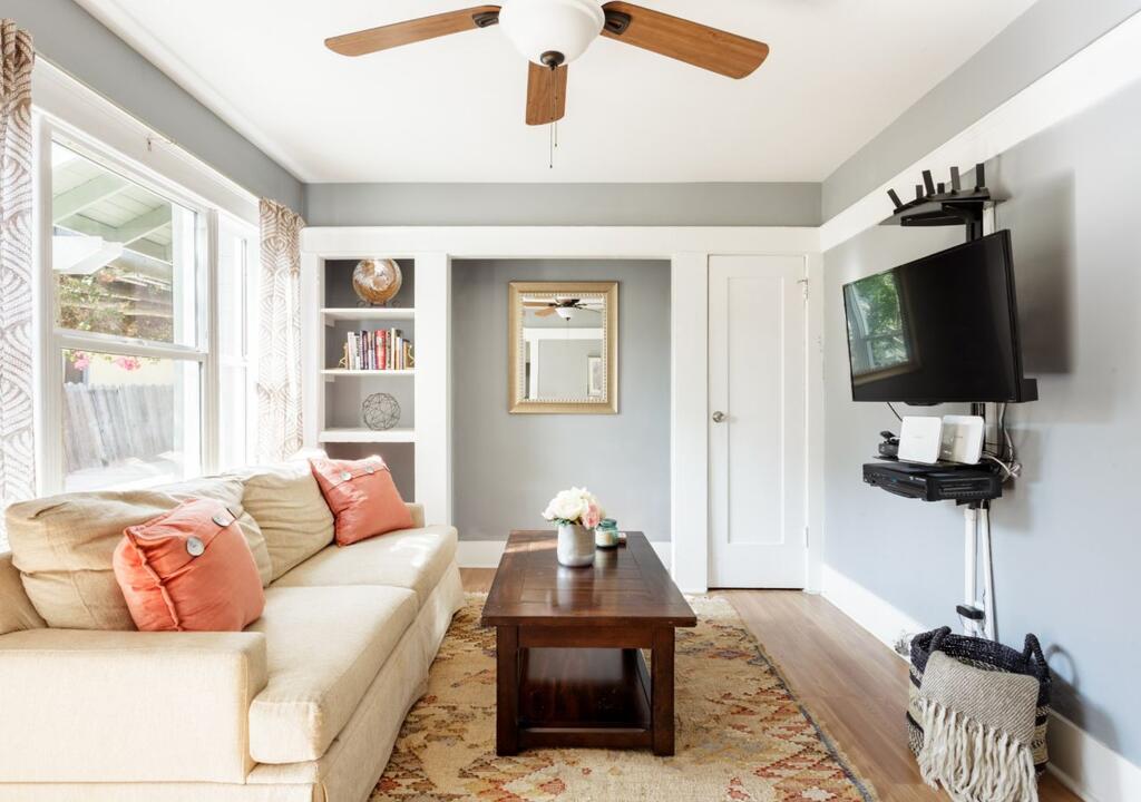 Charming Craftsman Close To Downtown Long Beach Attractions - thumb 2