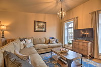 Charming Dwtn Retreat about 7Mi to KY Horse Park Accommodation Los Angeles