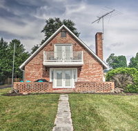 Charming Home with Private Dock on Claytor Lake - Accommodation Los Angeles