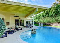 Chi Chi House Accommodation Los Angeles