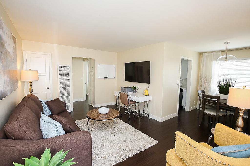 Close To Downtown And Beach - King Bed - Fast WiFi - Free Parking - thumb 2