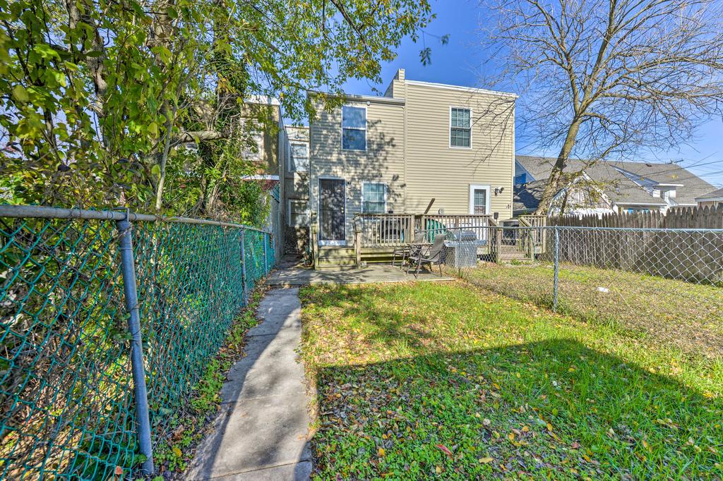 Coastal Getaway, Walk To Beach And Attractions! - thumb 0