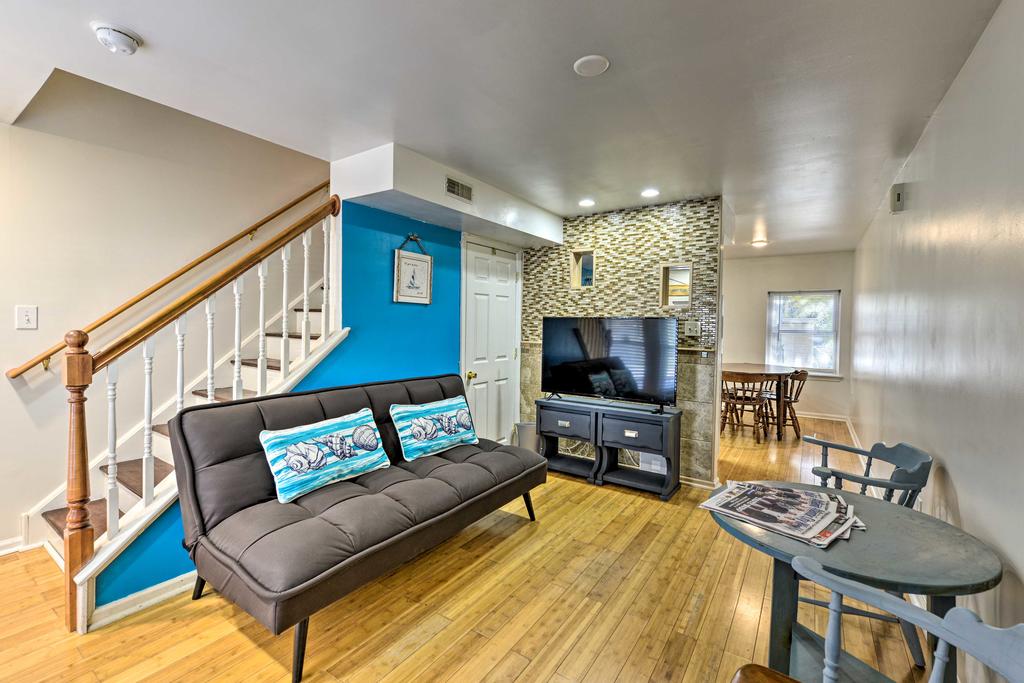 Coastal Getaway, Walk To Beach And Attractions! - thumb 1