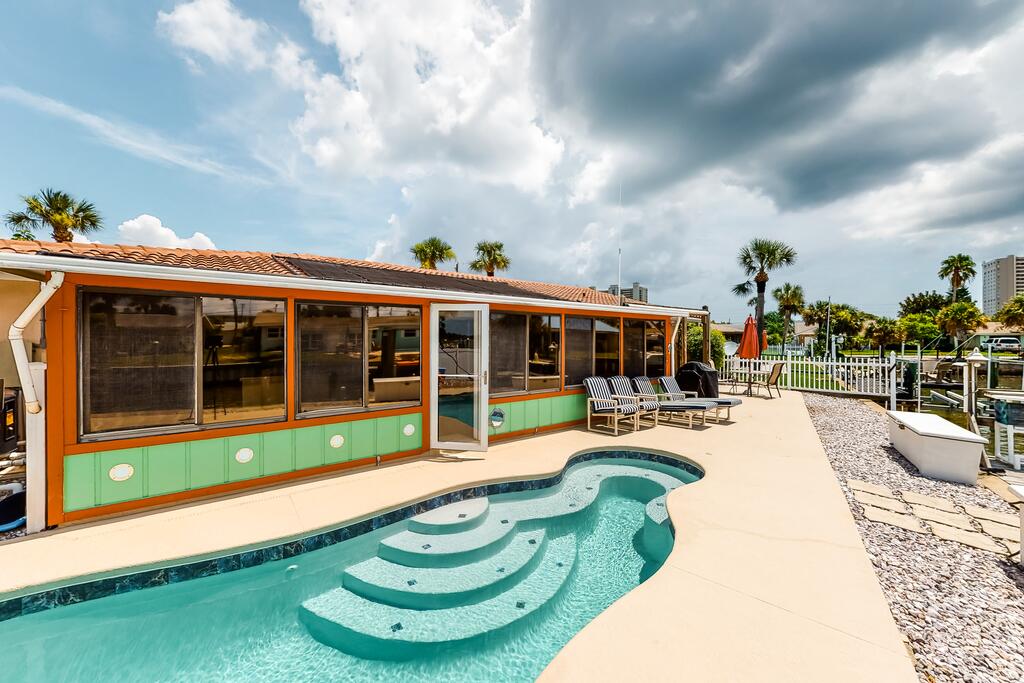 Coconut Row Oasis - thumb 1