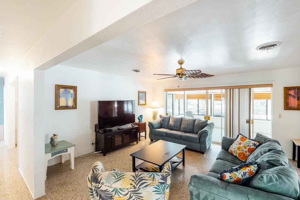 Coconut Row Oasis - thumb 0