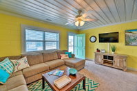 Colorful Cottage with Patio Across from the Beach Accommodation Los Angeles