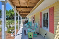 Colorful Emerald Isle House - 1 Block to Beach Accommodation Los Angeles