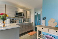 Cozy Aviation Style Lake View Condo  The Shores Accommodation Los Angeles