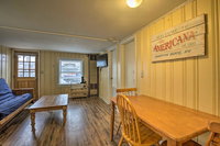 Cozy Coastal Getaway - Walk to Beach and Shops Accommodation Los Angeles