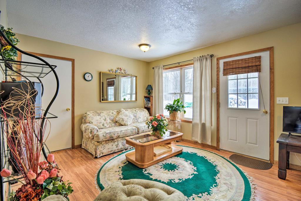 Cozy Gaylord Getaway With Hot Tub & Gazebo Access! - thumb 3