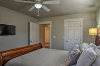 Cozy Home Blocks to Georgetown Square and SU Accommodation Los Angeles