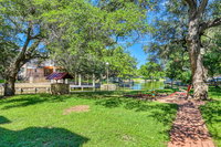 Cozy Lake LBJ Cabin on quiet canal - 4 Bed 3 Bath Vacation home in Kingsland Accommodation Los Angeles