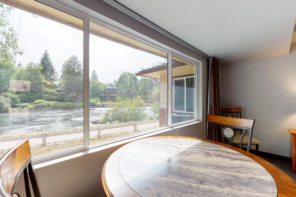 Deschutes Riverside Escape - thumb 3